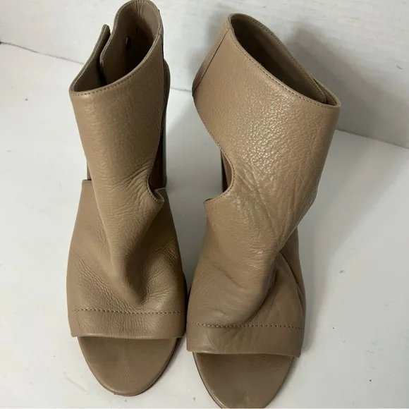 Vince. Women’s Shoes 8.5M Bootie Sandals Open Toe Wood Heel Italy Strappy Boho