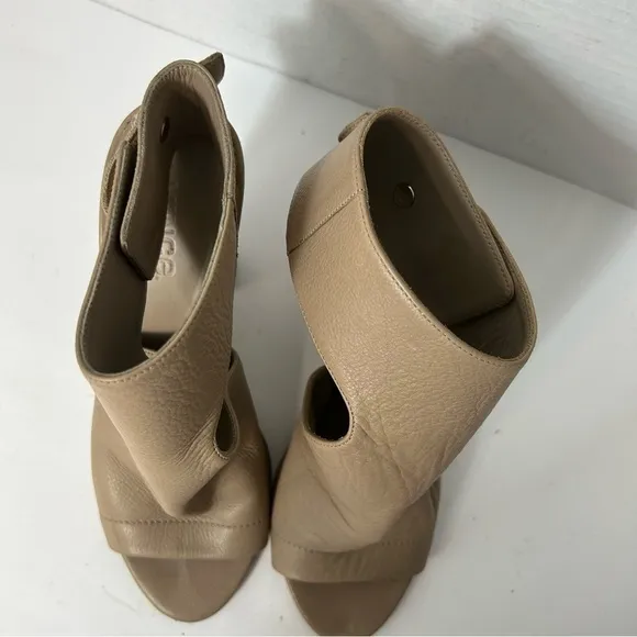 Vince. Women’s Shoes 8.5M Bootie Sandals Open Toe Wood Heel Italy Strappy Boho