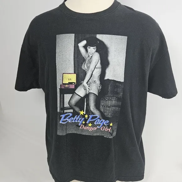 Vintage 2001 Betty Page Danger girl Delta tshirt size 2XL