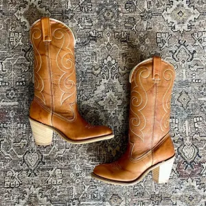 Vintage 70’s Leather Embroidered Stacked Heel Cowboy Western Boots in Caramel