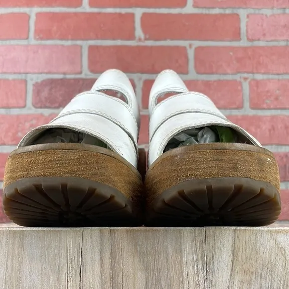 Vintage 90’s Y2K Arizona Jeans White Leather Chunky Lug Heel Platform Sandals 8
