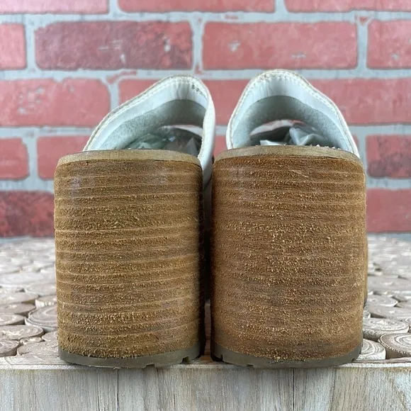 Vintage 90’s Y2K Arizona Jeans White Leather Chunky Lug Heel Platform Sandals 8