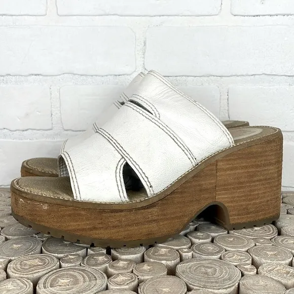 Vintage 90’s Y2K Arizona Jeans White Leather Chunky Lug Heel Platform Sandals 8