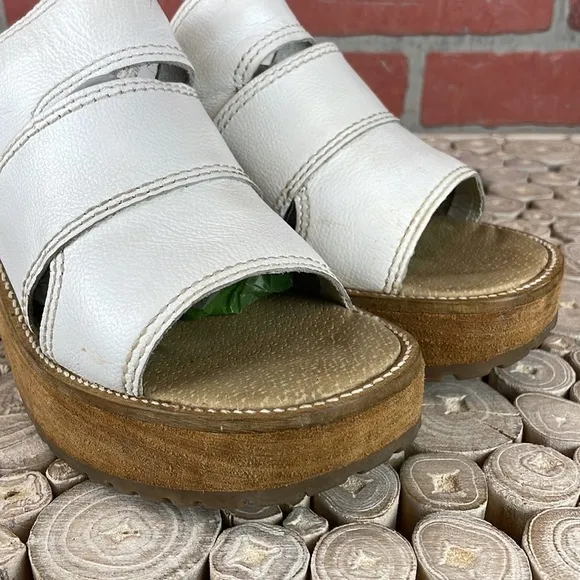Vintage 90’s Y2K Arizona Jeans White Leather Chunky Lug Heel Platform Sandals 8
