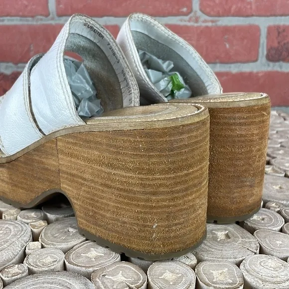 Vintage 90’s Y2K Arizona Jeans White Leather Chunky Lug Heel Platform Sandals 8