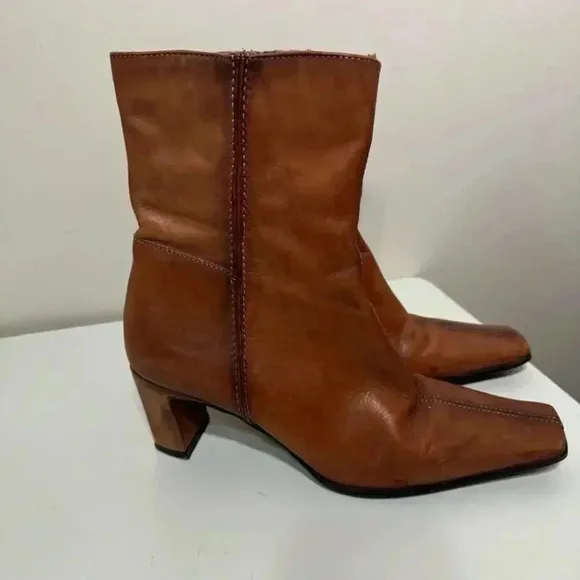 Vintage Aldo made in Poland leather cognac booties y2k glam western  39