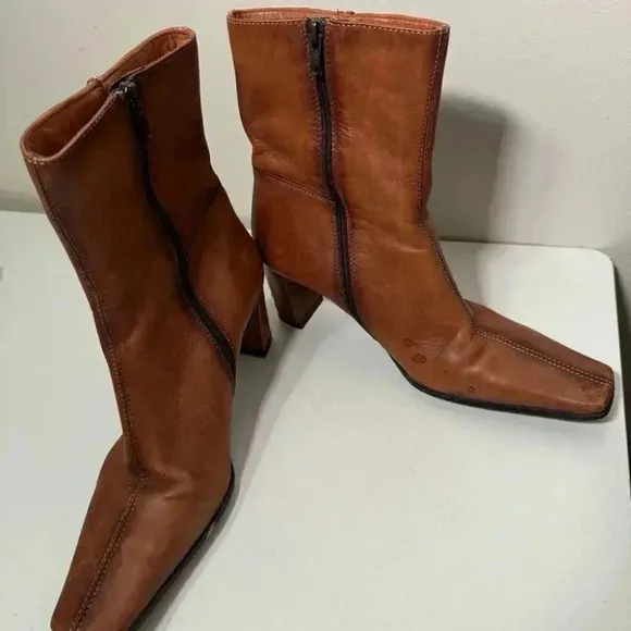Vintage Aldo made in Poland leather cognac booties y2k glam western  39