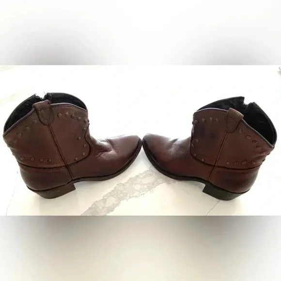 Vintage Brand Brown Leather Western Boots 2” Heels Studs &amp; Zippers EUC Women’s 7