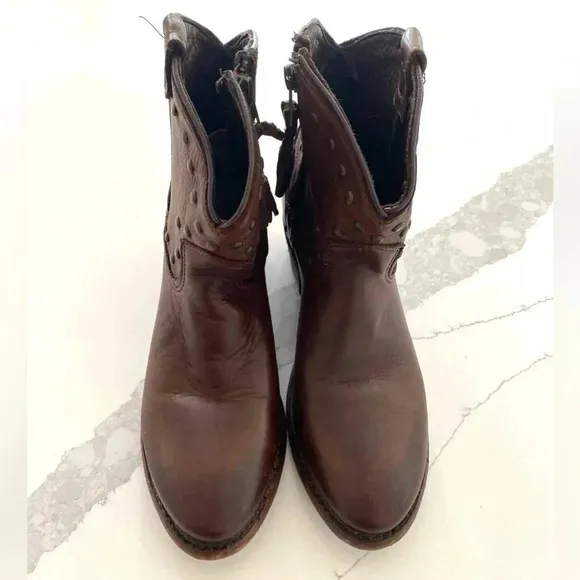 Vintage Brand Brown Leather Western Boots 2” Heels Studs &amp; Zippers EUC Women’s 7