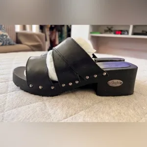 Vintage Candie’s Sz 7.5 Black Clog Platform Sandals w Rugged Sole