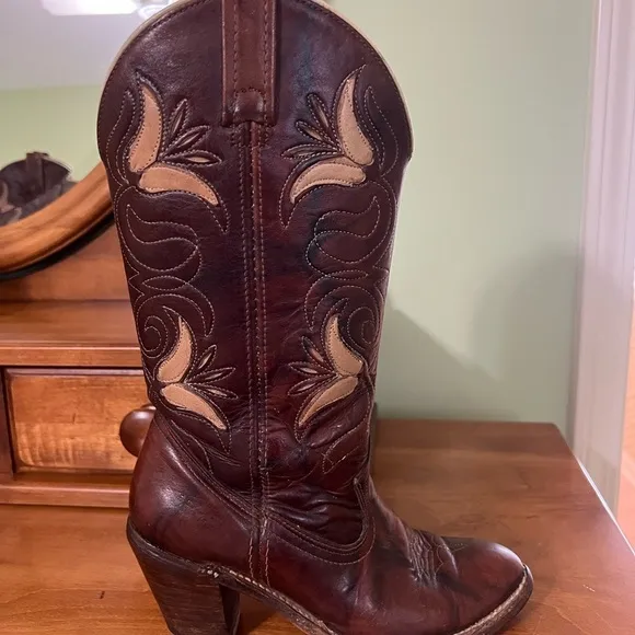 Vintage dingo acme 14” brown floral cowgirl boots with tooled tulip overlay
