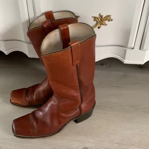 Vintage Dingo leather Boots  9 1/2 EW made in USA brown western cowboy festival