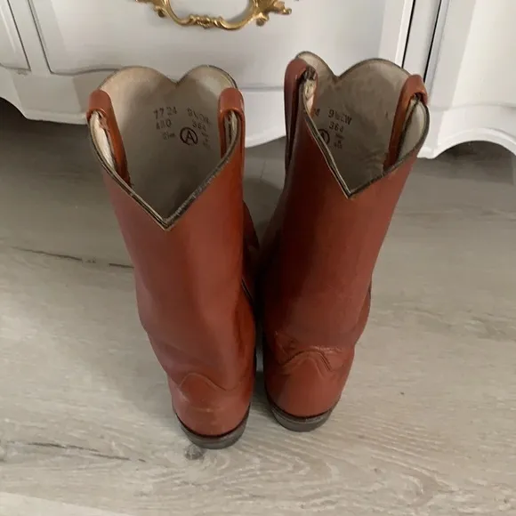 Vintage Dingo leather Boots  9 1/2 EW made in USA brown western cowboy festival