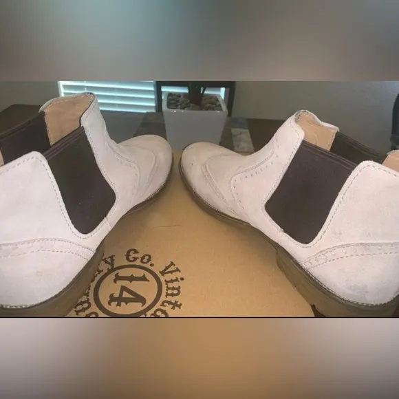 Vintage foundry Chelsea boots size 10.5