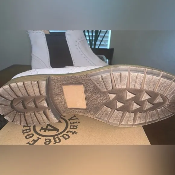 Vintage foundry Chelsea boots size 10.5
