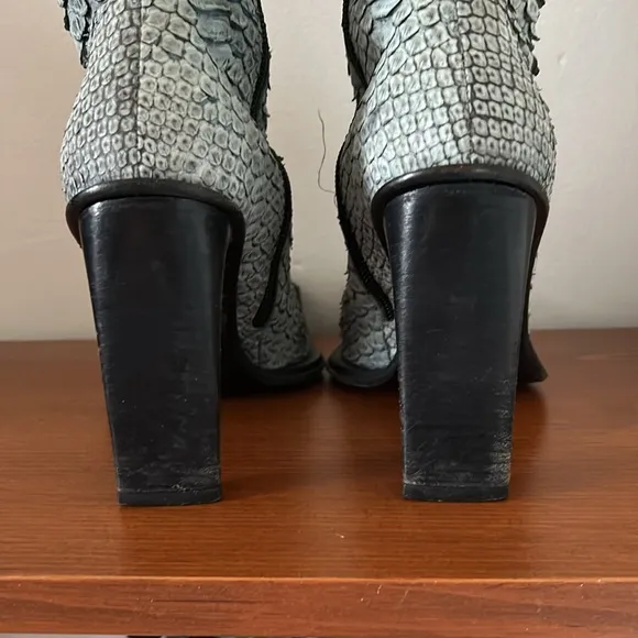 Vintage Gianni Bravo Snake Skin Boots US 7 European 37.5 green/blue