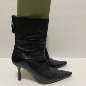 Vintage Gucci black leather pointed toe boots Sz 35 1/2