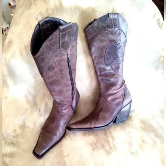 VINTAGE LADIES BROWN DISTRESSED LEATHER WESTERN BOOTS EMBOSSED SIZE 7.5 RARE