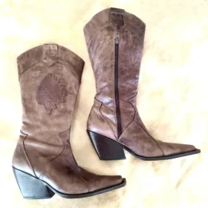 VINTAGE LADIES BROWN DISTRESSED LEATHER WESTERN BOOTS EMBOSSED SIZE 7.5 RARE