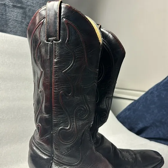 Vintage Leather Cowboy Boots 9.5 D Men’s Made in Mexico Black with Red undertone