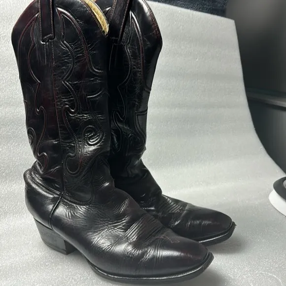 Vintage Leather Cowboy Boots 9.5 D Men’s Made in Mexico Black with Red undertone