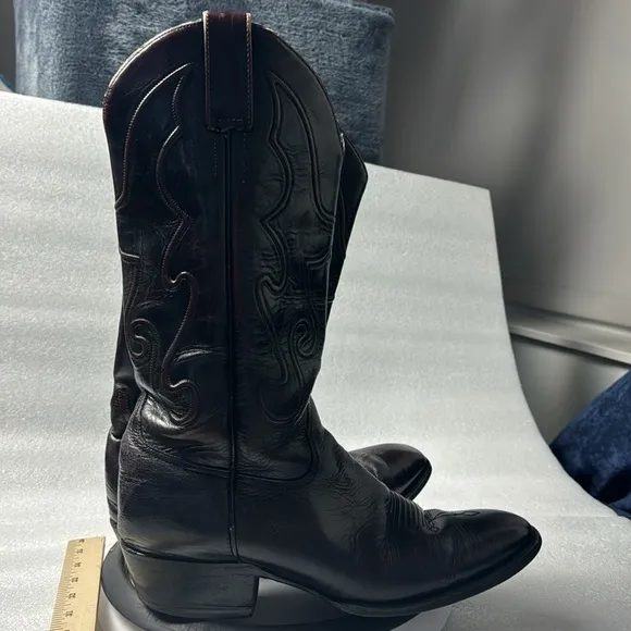 Vintage Leather Cowboy Boots 9.5 D Men’s Made in Mexico Black with Red undertone