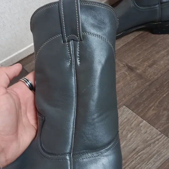 Vintage Leather Cowboy boots  by Justin
