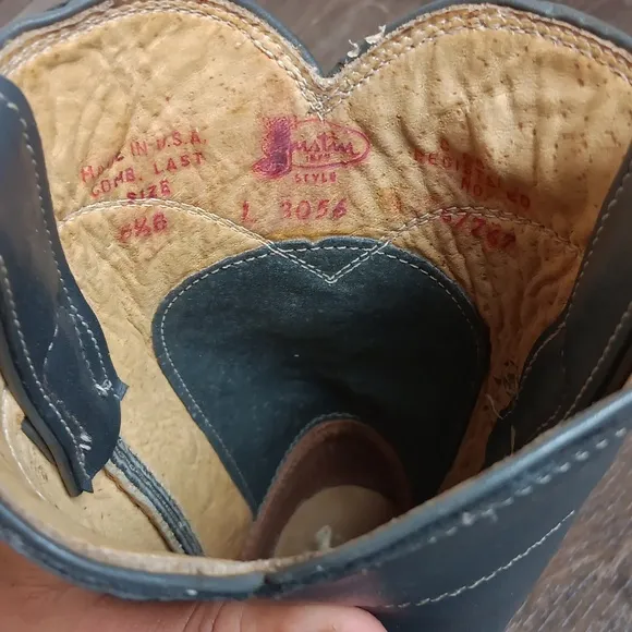 Vintage Leather Cowboy boots  by Justin