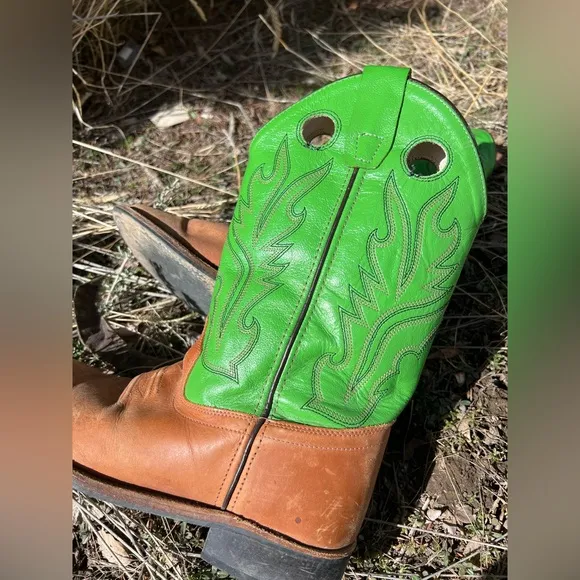 Vintage Old West Cowboy Boots Unique vibrant Green and Tan Mens Size 5