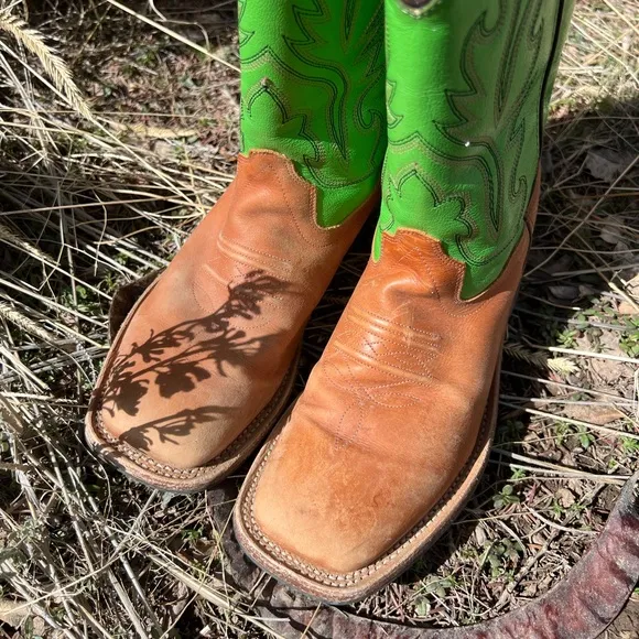 Vintage Old West Cowboy Boots Unique vibrant Green and Tan Mens Size 5