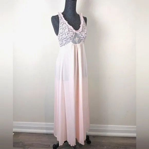 VINTAGE Pink chemise 1960s pale pink nightgown with Lace size small