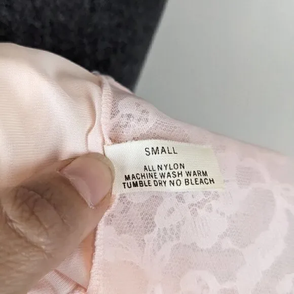 VINTAGE Pink chemise 1960s pale pink nightgown with Lace size small