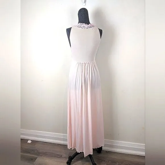 VINTAGE Pink chemise 1960s pale pink nightgown with Lace size small