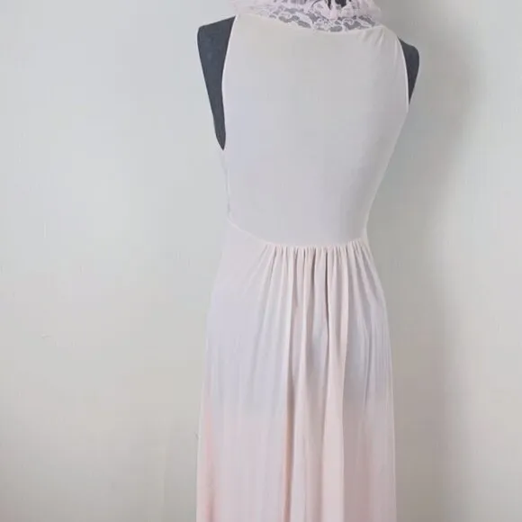 VINTAGE Pink chemise 1960s pale pink nightgown with Lace size small