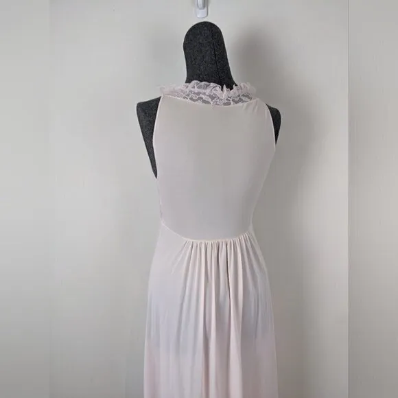 VINTAGE Pink chemise 1960s pale pink nightgown with Lace size small