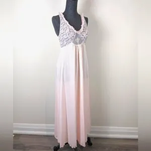 VINTAGE Pink chemise 1960s pale pink nightgown with Lace size small