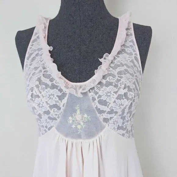 VINTAGE Pink chemise 1960s pale pink nightgown with Lace size small