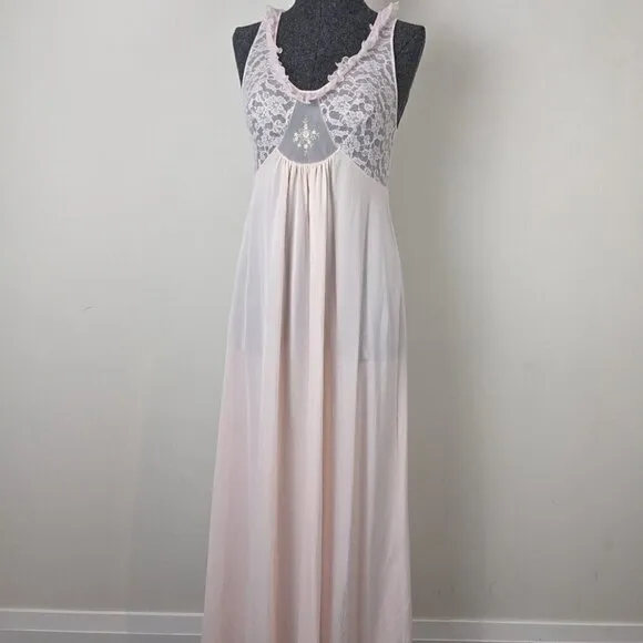 VINTAGE Pink chemise 1960s pale pink nightgown with Lace size small