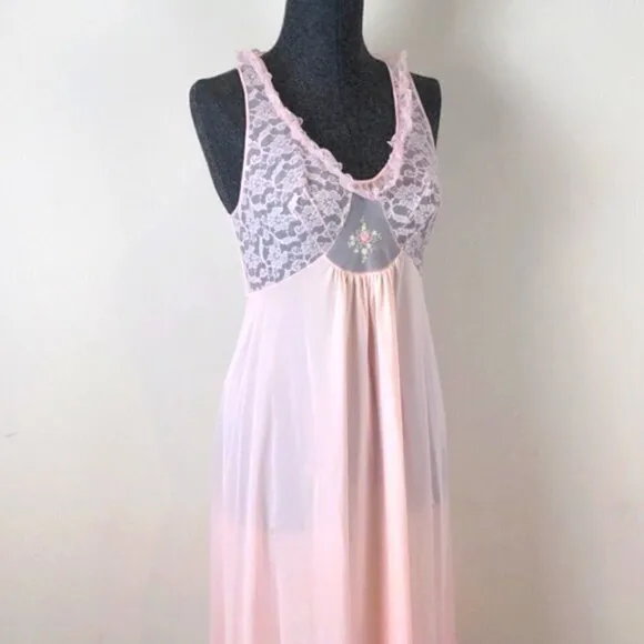 VINTAGE Pink chemise 1960s pale pink nightgown with Lace size small