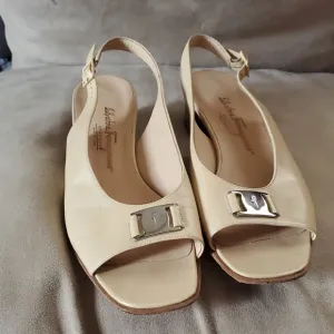 Vintage Salvatore Ferragamo Women's Cream Slingback Shoes Size 5.5