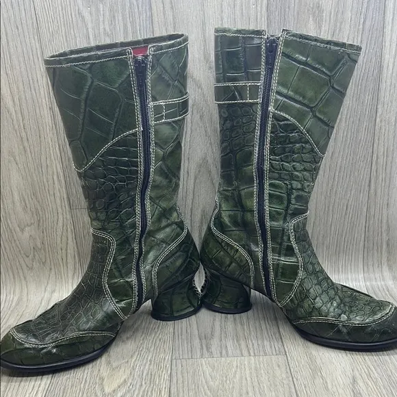 Vintage Tiggers Embossed Boots