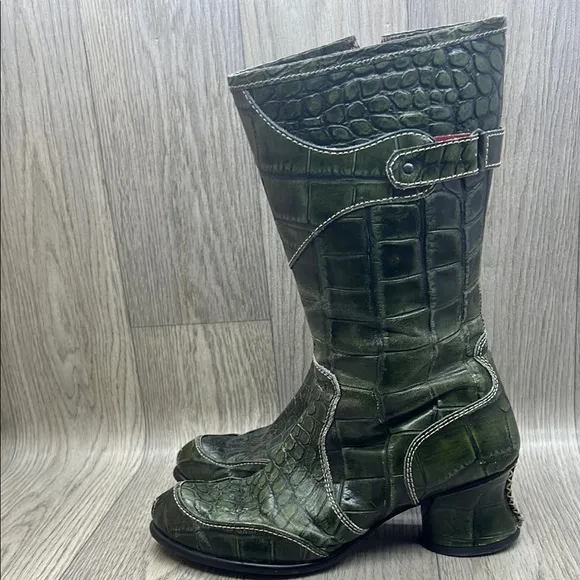 Vintage Tiggers Embossed Boots