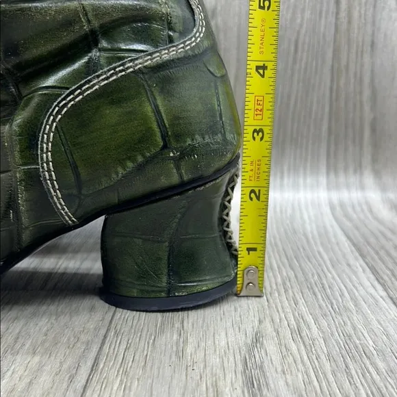 Vintage Tiggers Embossed Boots