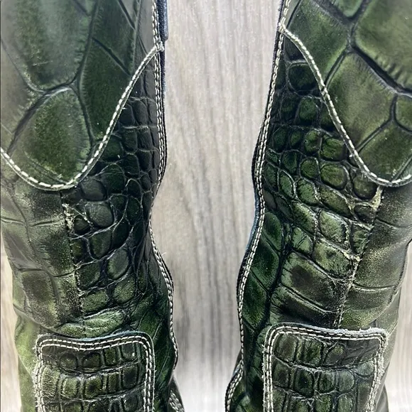 Vintage Tiggers Embossed Boots