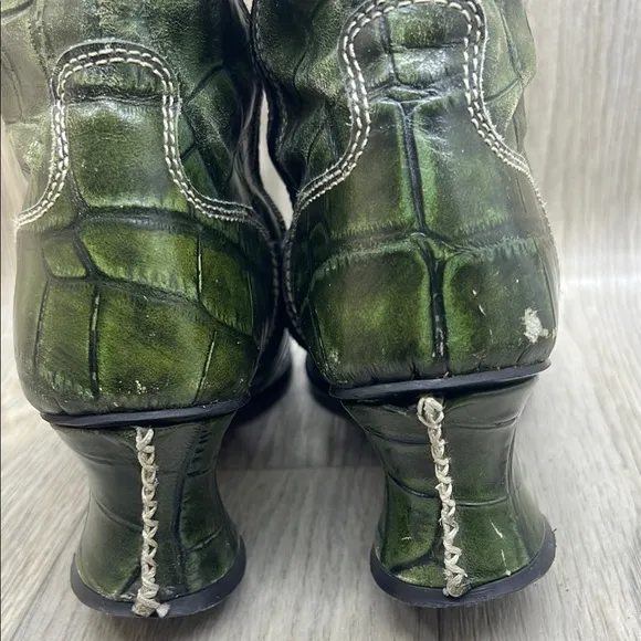 Vintage Tiggers Embossed Boots