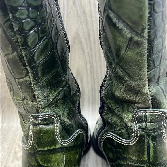 Vintage Tiggers Embossed Boots