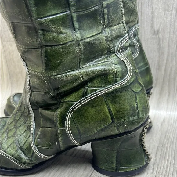 Vintage Tiggers Embossed Boots