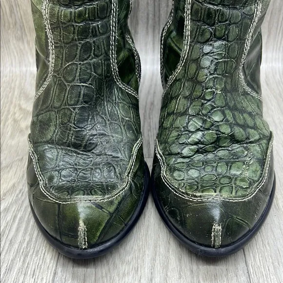 Vintage Tiggers Embossed Boots