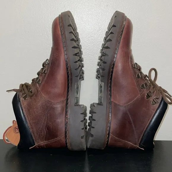 Vintage Timberland Women’s Chucka Boots.  Made in Italy.  Size 8