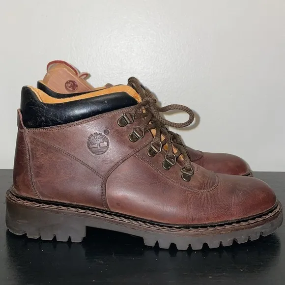 Vintage Timberland Women’s Chucka Boots.  Made in Italy.  Size 8